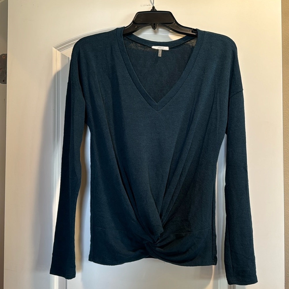 Soprano Vneck Front Twist Lightweight Sweater